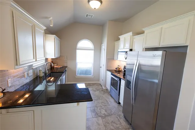 Photo 7 — 18300 Summer Grove Avenue, Edmond, OK 73012