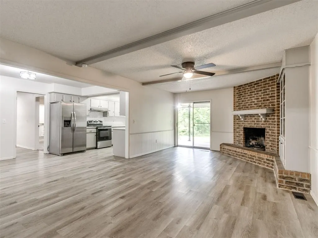 Photo 4 — 1400 Devonshire Circle, Edmond, OK 73034