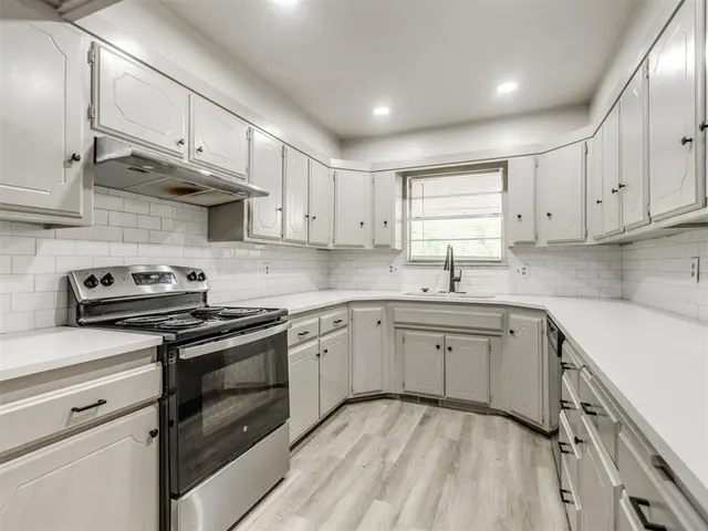 Photo 8 — 1400 Devonshire Circle, Edmond, OK 73034
