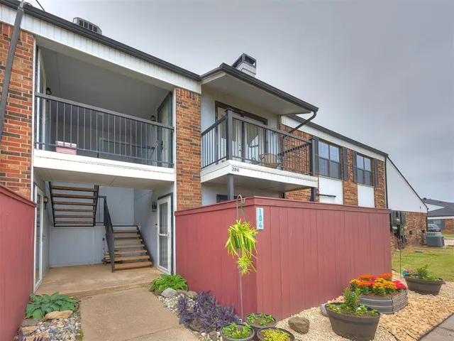 Photo 2 — 3003 River Oaks Drive 204, Norman, OK 73072