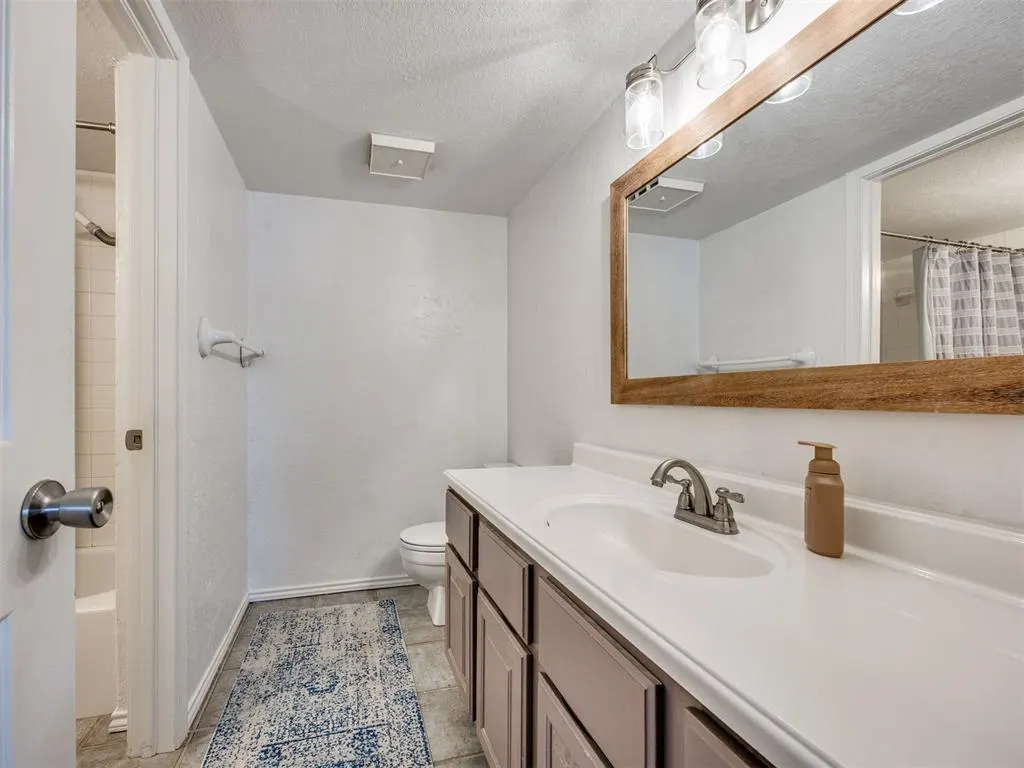 Photo 18 — 3003 River Oaks Drive 204, Norman, OK 73072