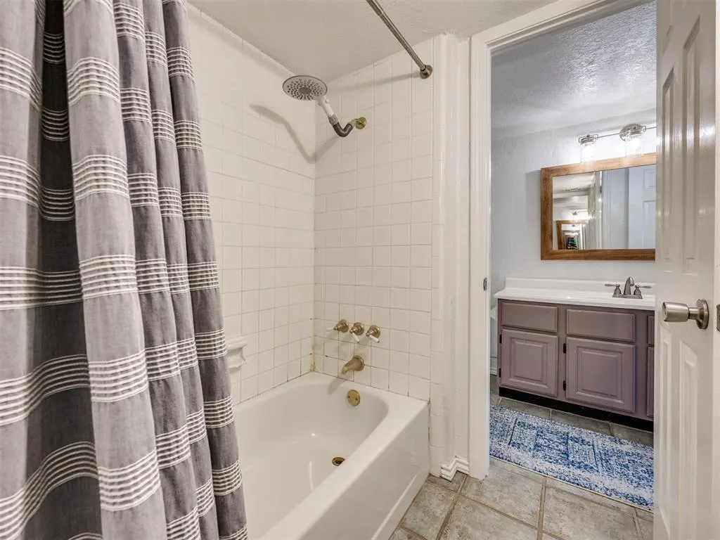 Photo 19 — 3003 River Oaks Drive 204, Norman, OK 73072