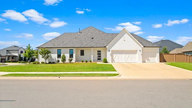 Photo 3 — 2900 Gold Finch Drive, Edmond, OK 73012