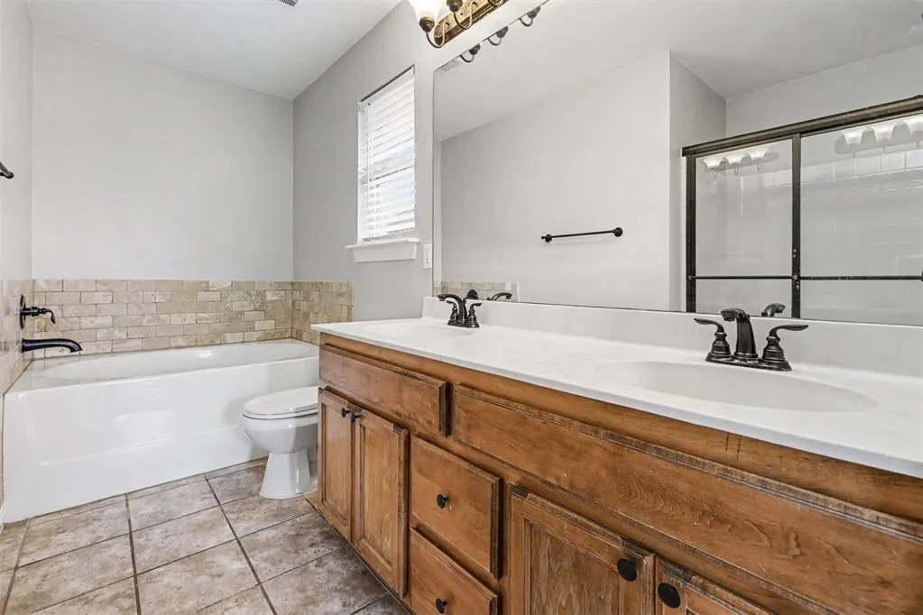 Photo 14 — 8012 John Robert Drive, Oklahoma City, OK 73135