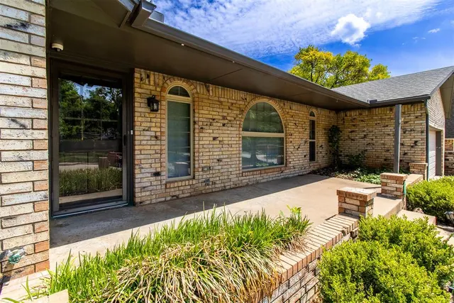 Photo 2 — 904 East Drive, Edmond, OK 73034