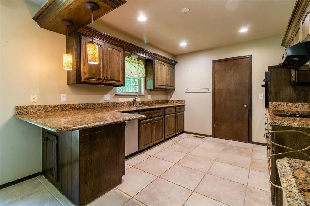 Photo 17 — 904 East Drive, Edmond, OK 73034