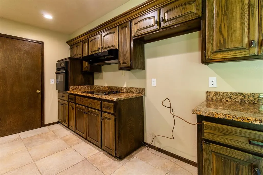 Photo 18 — 904 East Drive, Edmond, OK 73034