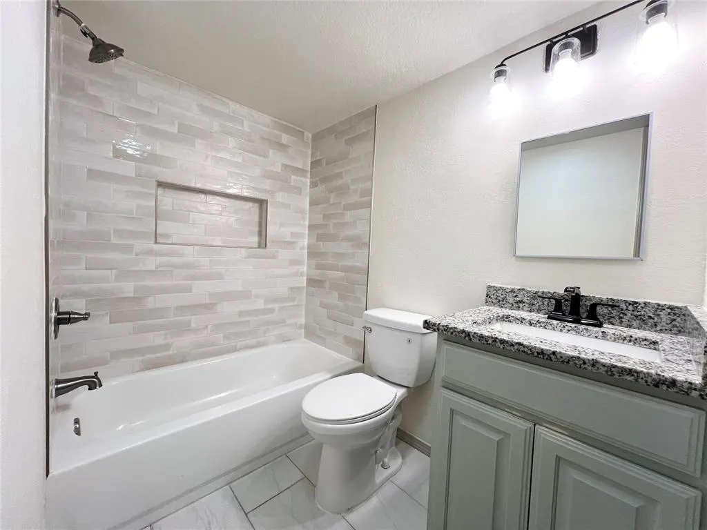 Photo 8 — 11525 N Meridian Avenue 203, Oklahoma City, OK 73120