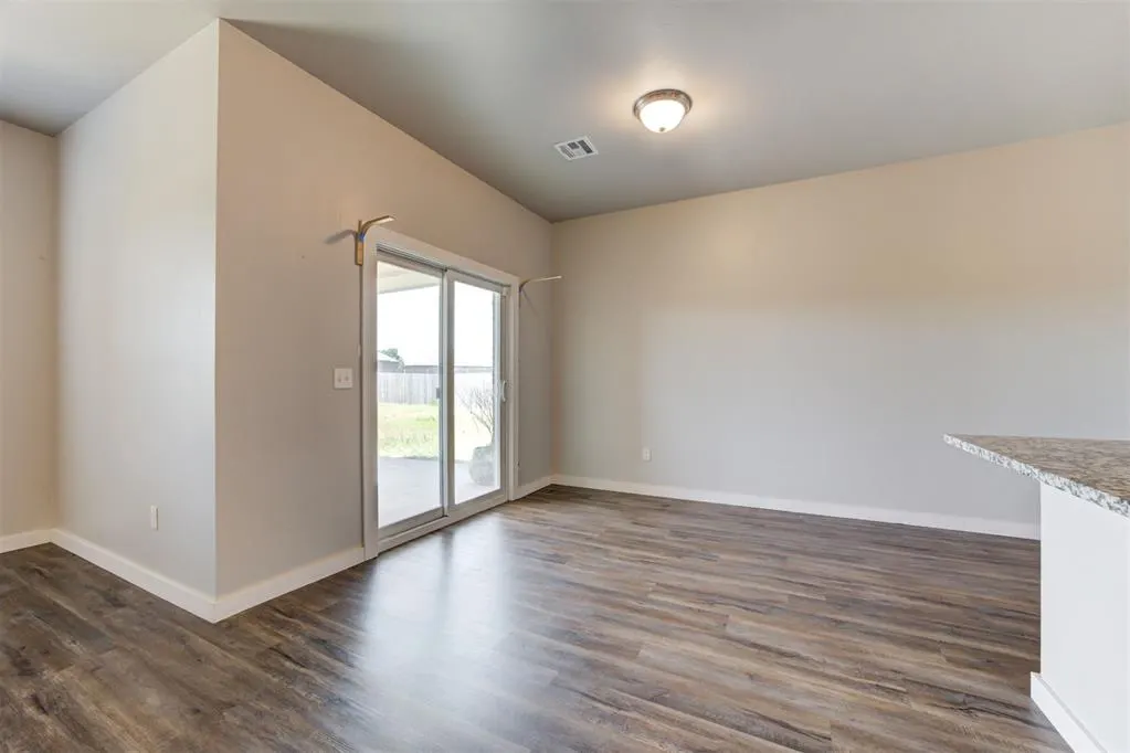 Photo 11 — 15944 Spur Circle, McLoud, OK 74851