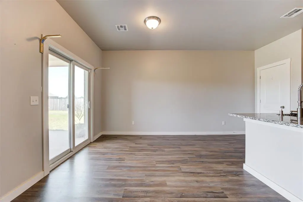Photo 12 — 15944 Spur Circle, McLoud, OK 74851