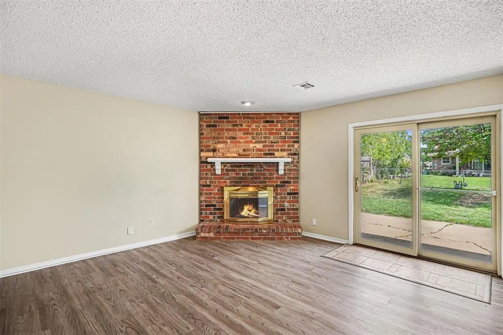 Photo 2 — 708 Red Oak Terrace, Edmond, OK 73003