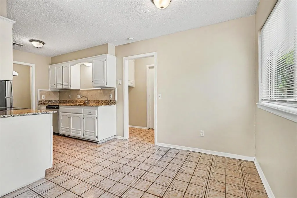 Photo 4 — 708 Red Oak Terrace, Edmond, OK 73003