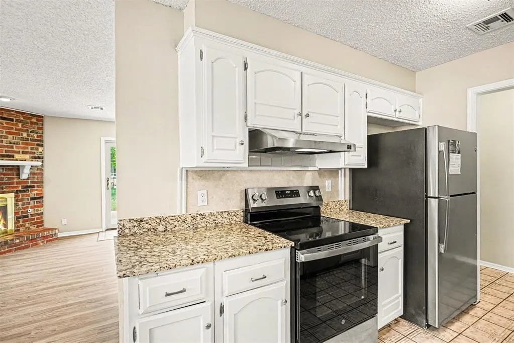 Photo 5 — 708 Red Oak Terrace, Edmond, OK 73003