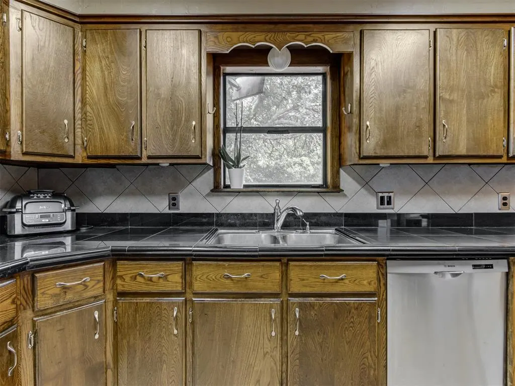 Photo 16 — 3460 Hensley Road, Norman, OK 73026