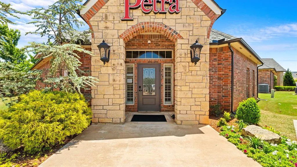 Front exterior — 17338 N May Avenue, Edmond, OK 73012