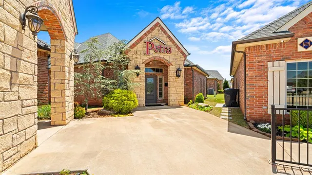 Photo 3 — 17338 N May Avenue, Edmond, OK 73012