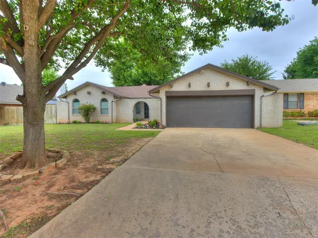 Photo 2 — 509 Harding Place, Edmond, OK 73013