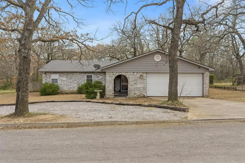 Front exterior — 647 Durango Street, Ardmore, OK 73401