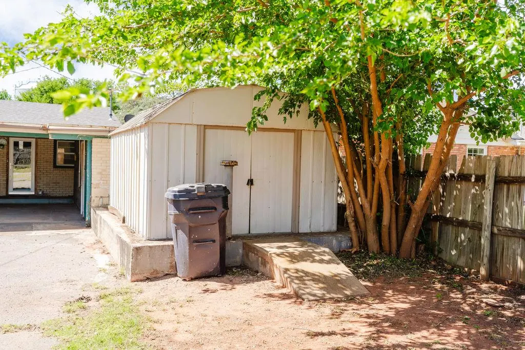Photo 32 — 1605 W C Avenue, Elk City, OK 73644
