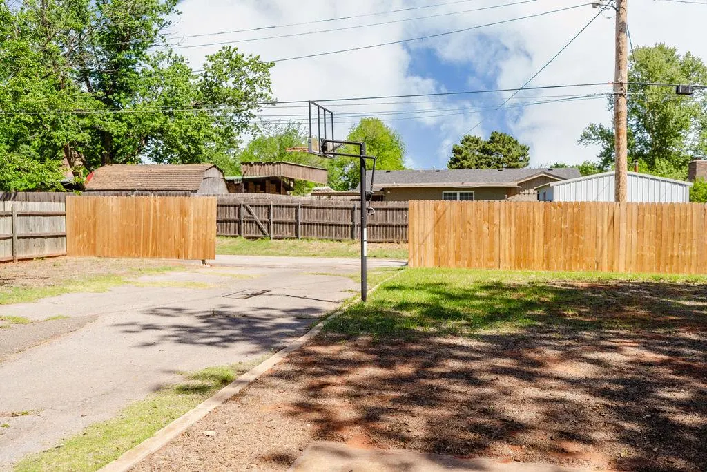 Photo 34 — 1605 W C Avenue, Elk City, OK 73644