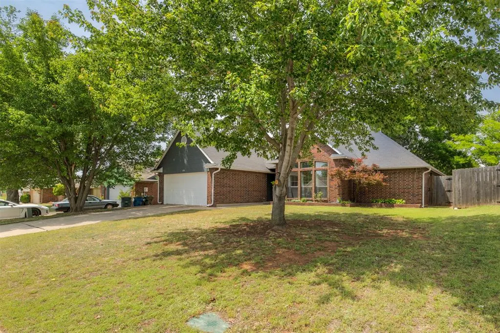 Photo 2 — 19 N Rockypoint Drive, Edmond, OK 73003