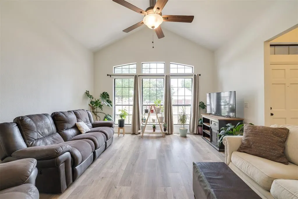 Photo 5 — 19 N Rockypoint Drive, Edmond, OK 73003