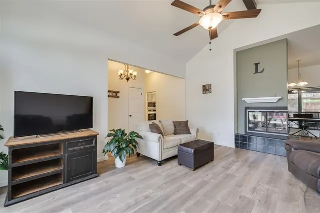 Photo 8 — 19 N Rockypoint Drive, Edmond, OK 73003