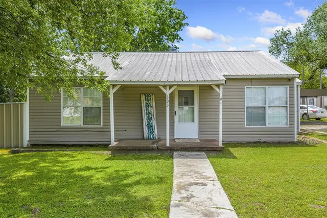 Photo 2 — 303 E Main Street, Ringling, OK 73456