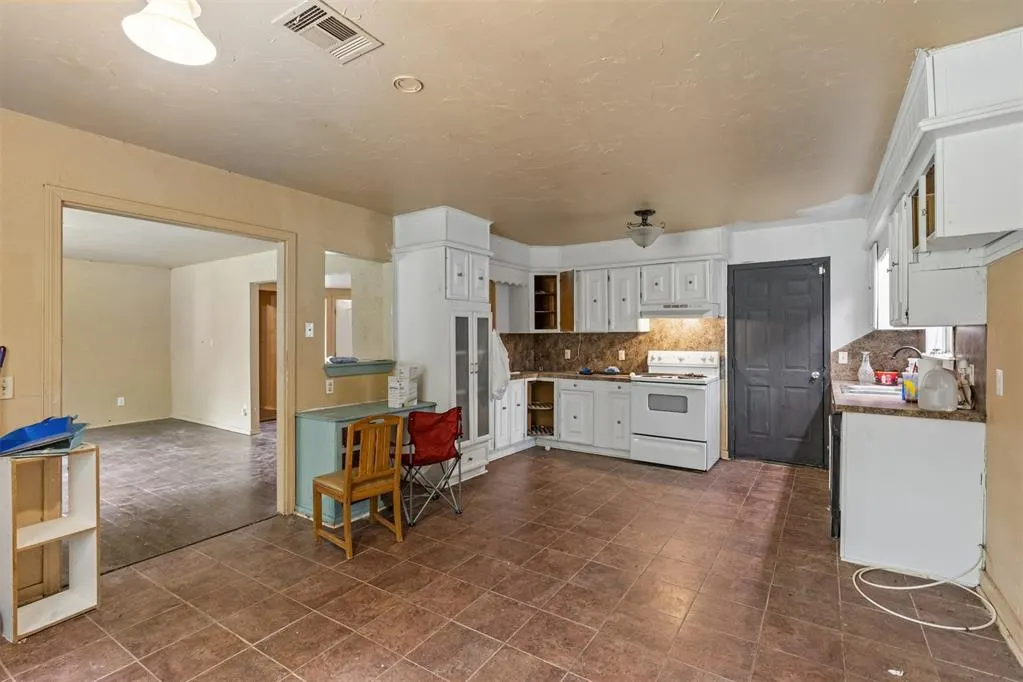Photo 10 — 429 W Fairchild Drive, Midwest City, OK 73110