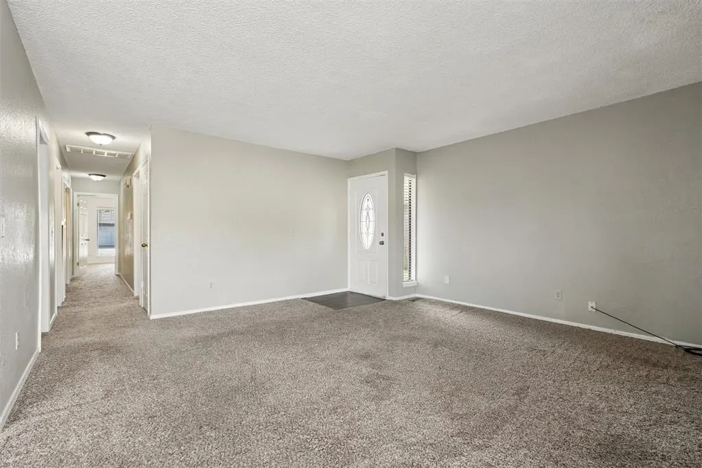 Photo 4 — 3703 Southwind Avenue, Oklahoma City, OK 73179