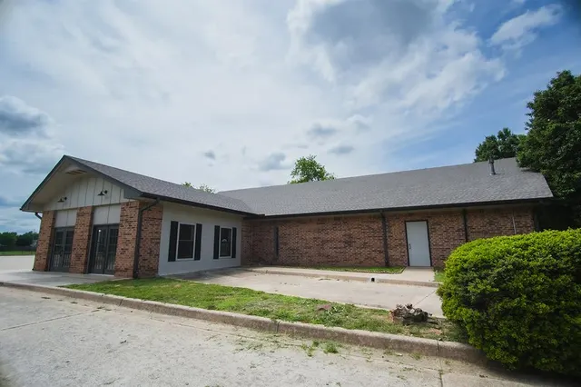 Photo 2 — 2040 W Boyd Street, Norman, OK 73069