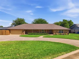 Sold home at 916 W Fay Avenue