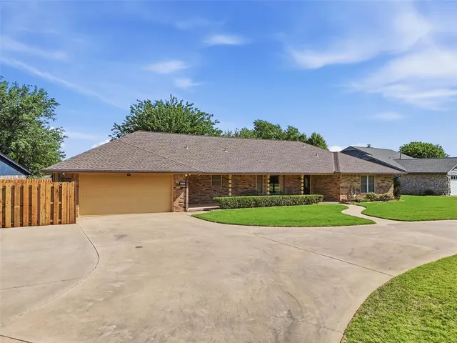Photo 2 — 916 W Fay Avenue, Kingfisher, OK 73750