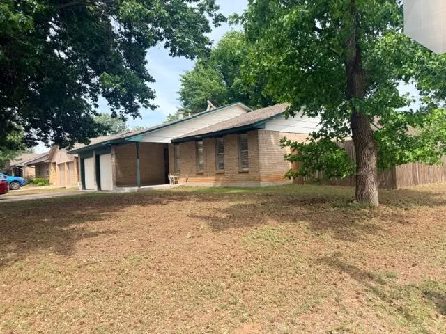 Photo 2 — 532 Holly Hill Road, Edmond, OK 73003