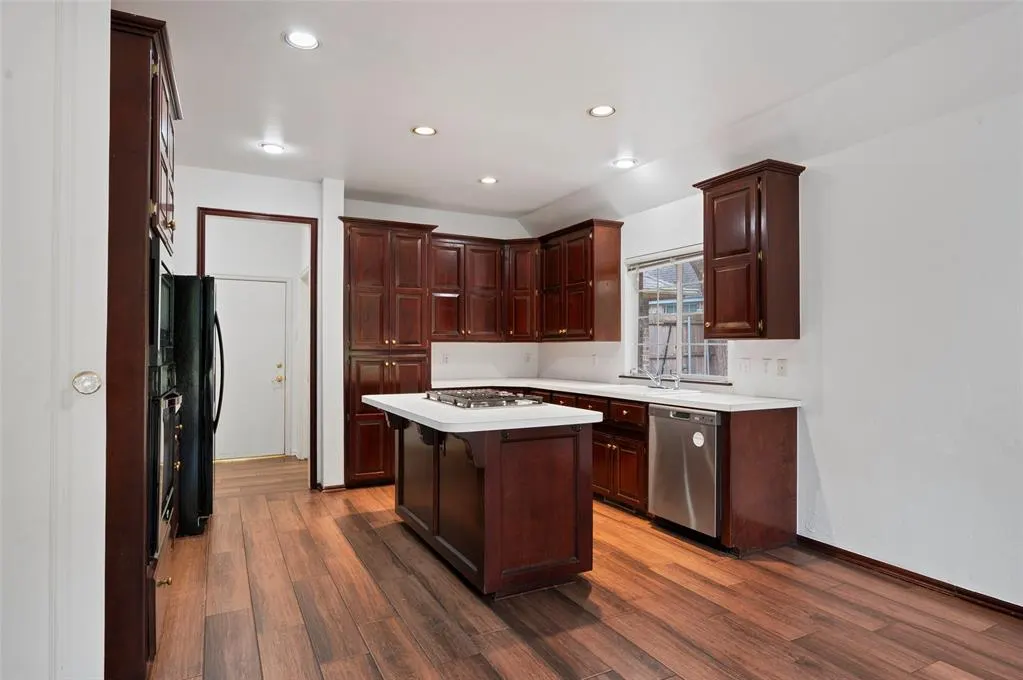 Photo 4 — 205 Berkshire Drive, Edmond, OK 73034