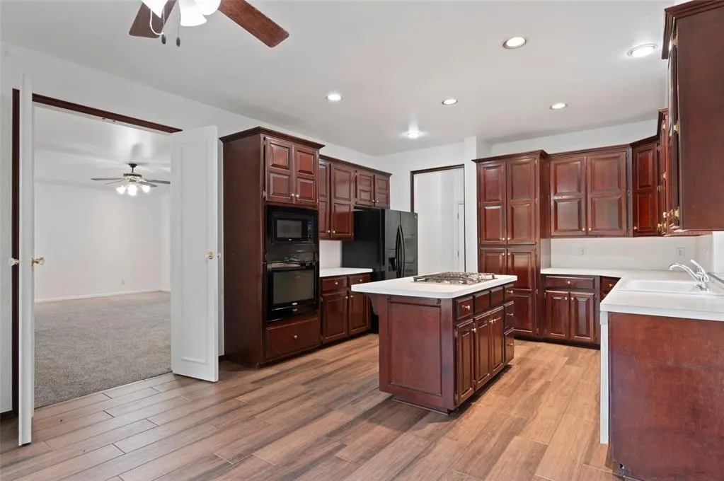 Photo 5 — 205 Berkshire Drive, Edmond, OK 73034
