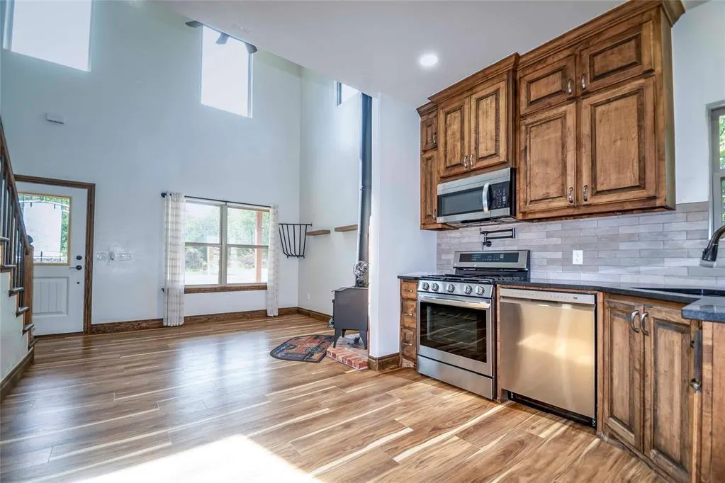 Photo 13 — 790252 S Robinhood Lane, Tryon, OK 74875