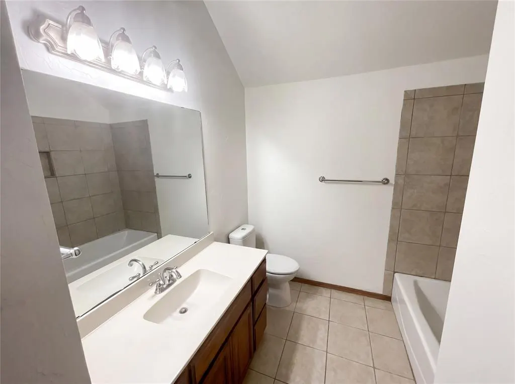Photo 13 — 13808 S Robinson Avenue, Oklahoma City, OK 73170