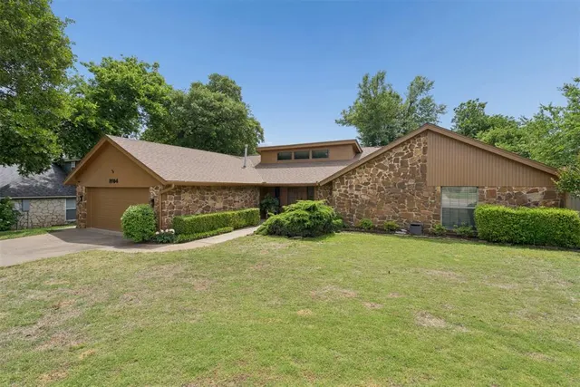 Front exterior — 1704 Seminole Drive, Edmond, OK 73013
