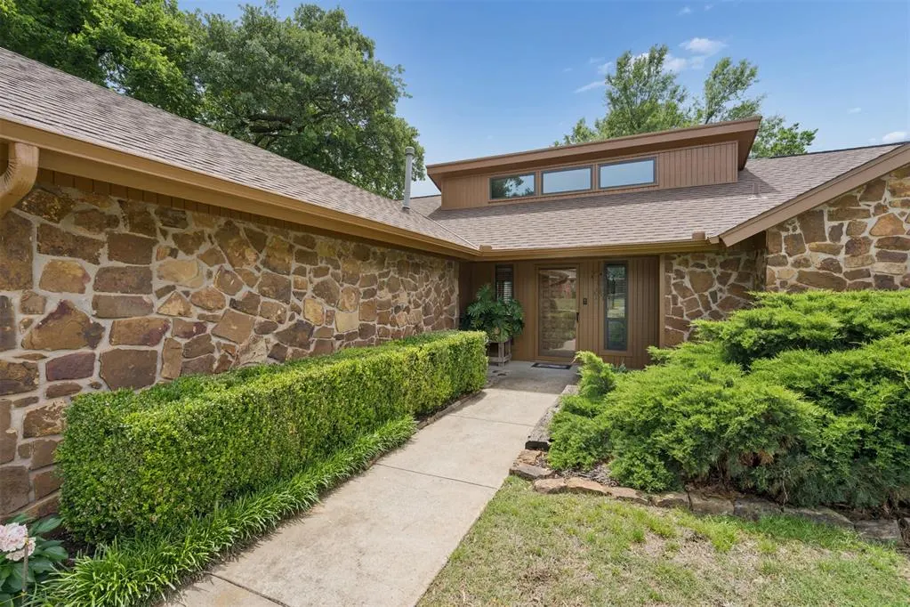 Photo 3 — 1704 Seminole Drive, Edmond, OK 73013