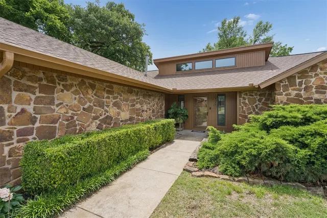 Photo 3 — 1704 Seminole Drive, Edmond, OK 73013