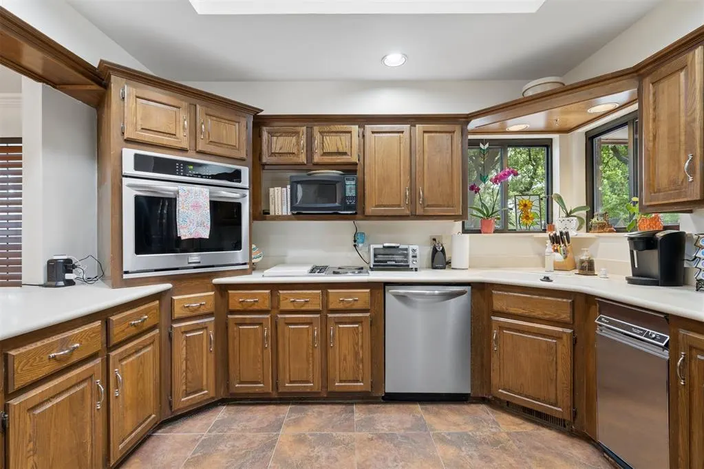 Photo 9 — 1704 Seminole Drive, Edmond, OK 73013