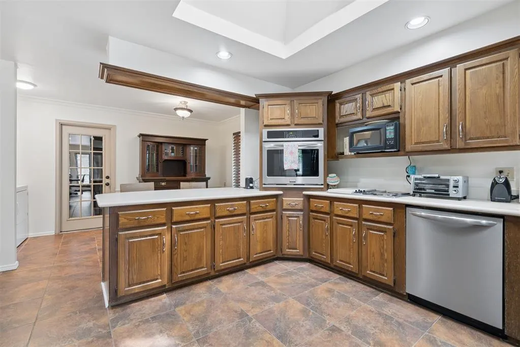 Photo 10 — 1704 Seminole Drive, Edmond, OK 73013