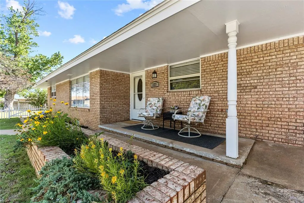 Photo 4 — 323 N Bryan Street, Weatherford, OK 73096