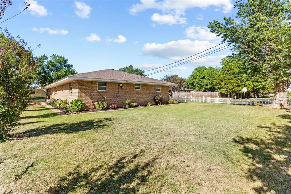 Photo 37 — 323 N Bryan Street, Weatherford, OK 73096