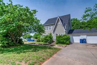 Sold home at 813 Steele Avenue