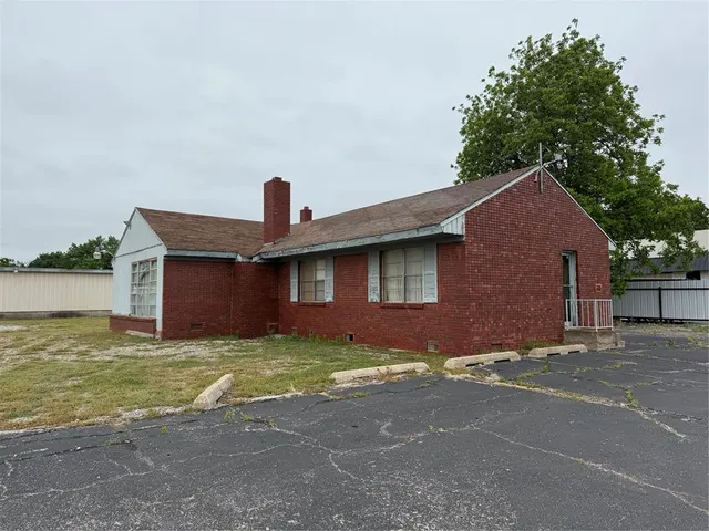 Photo 2 — 4205 N Meridian Avenue, Oklahoma City, OK 73112
