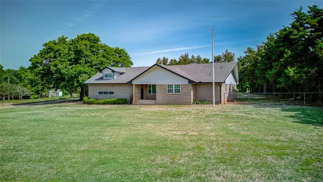 Photo 2 — 4601 E Robinson Street, Norman, OK 73026