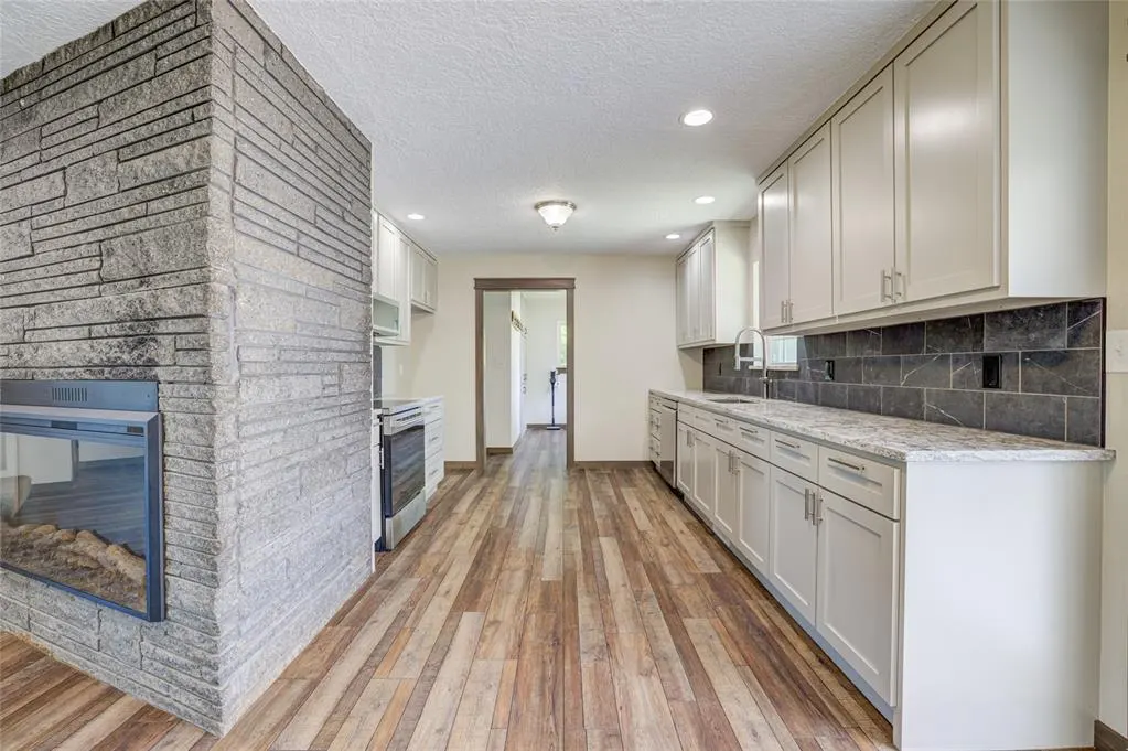 Photo 14 — 4601 E Robinson Street, Norman, OK 73026