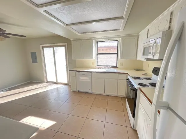 Photo 5 — 2126 NW 118th Street, Oklahoma City, OK 73120